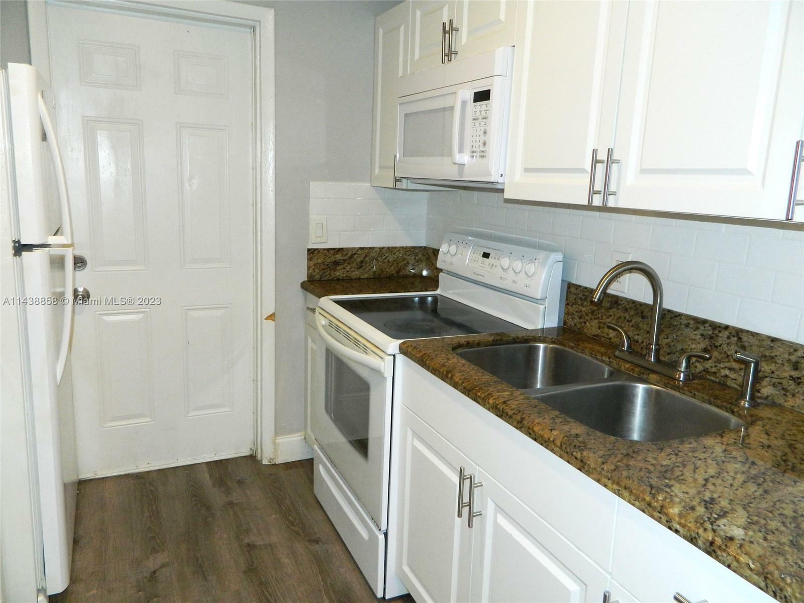 Property Photo:  1123 NW 3rd Ave 1  FL 33311 
