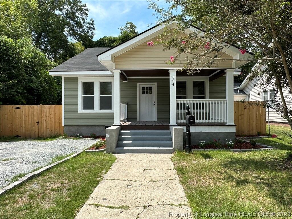 Property Photo: 304 Bryan Street NC 28305