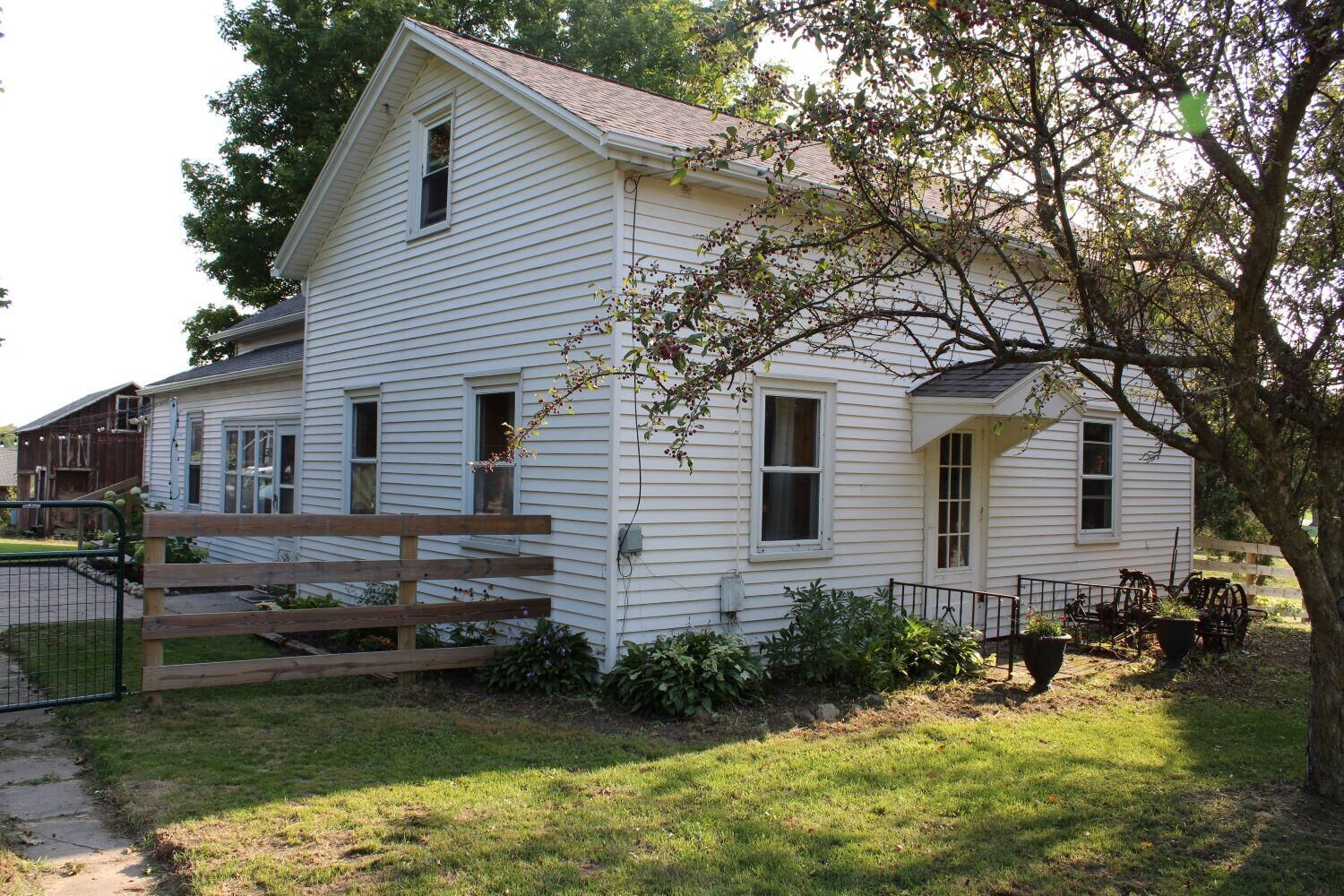 Property Photo:  613 County Highway H -  WI 53021 