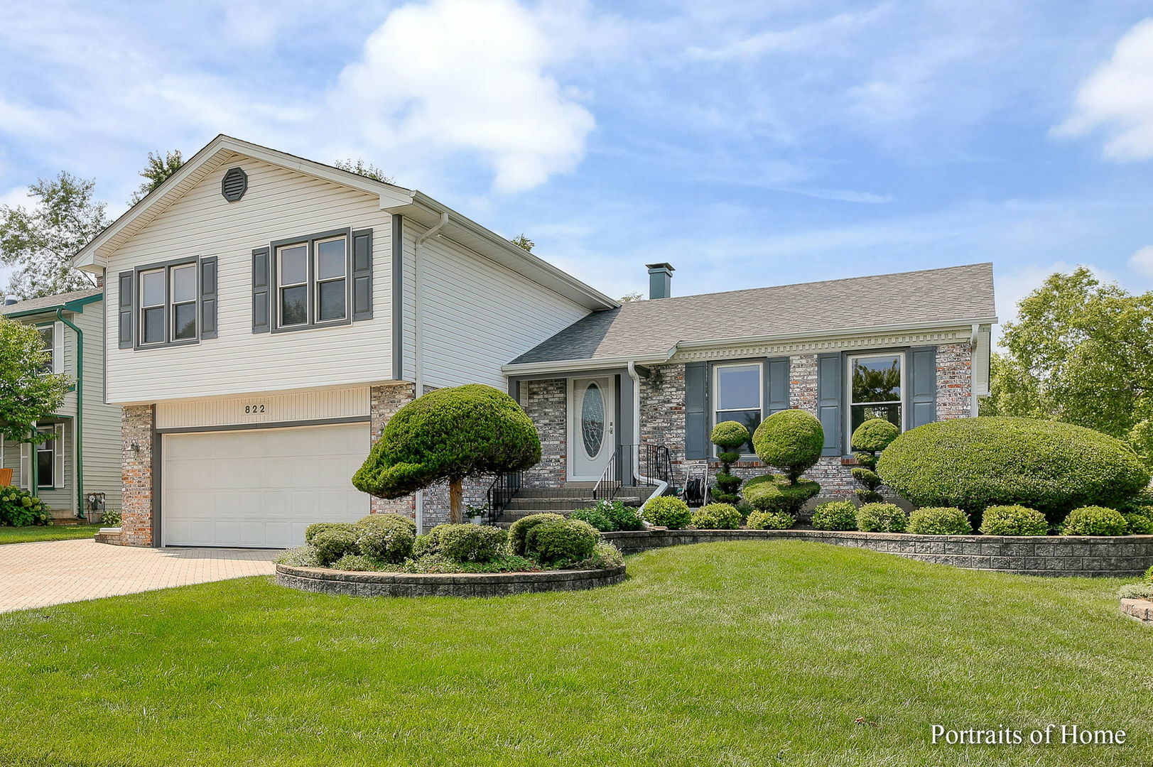 Property Photo: 822 Pheasant Walk Drive IL 60193