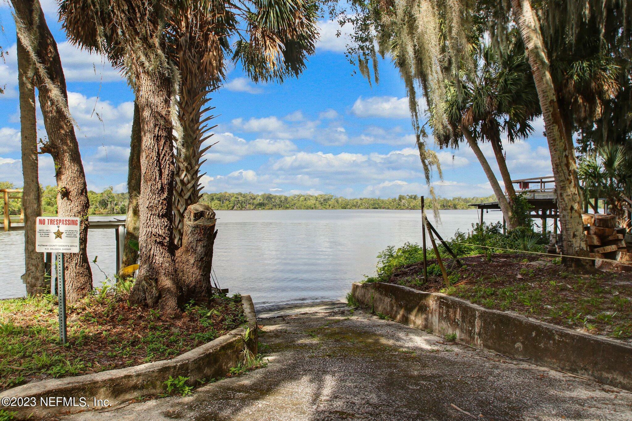 Property Photo: 112 Cody Dr FL 32189