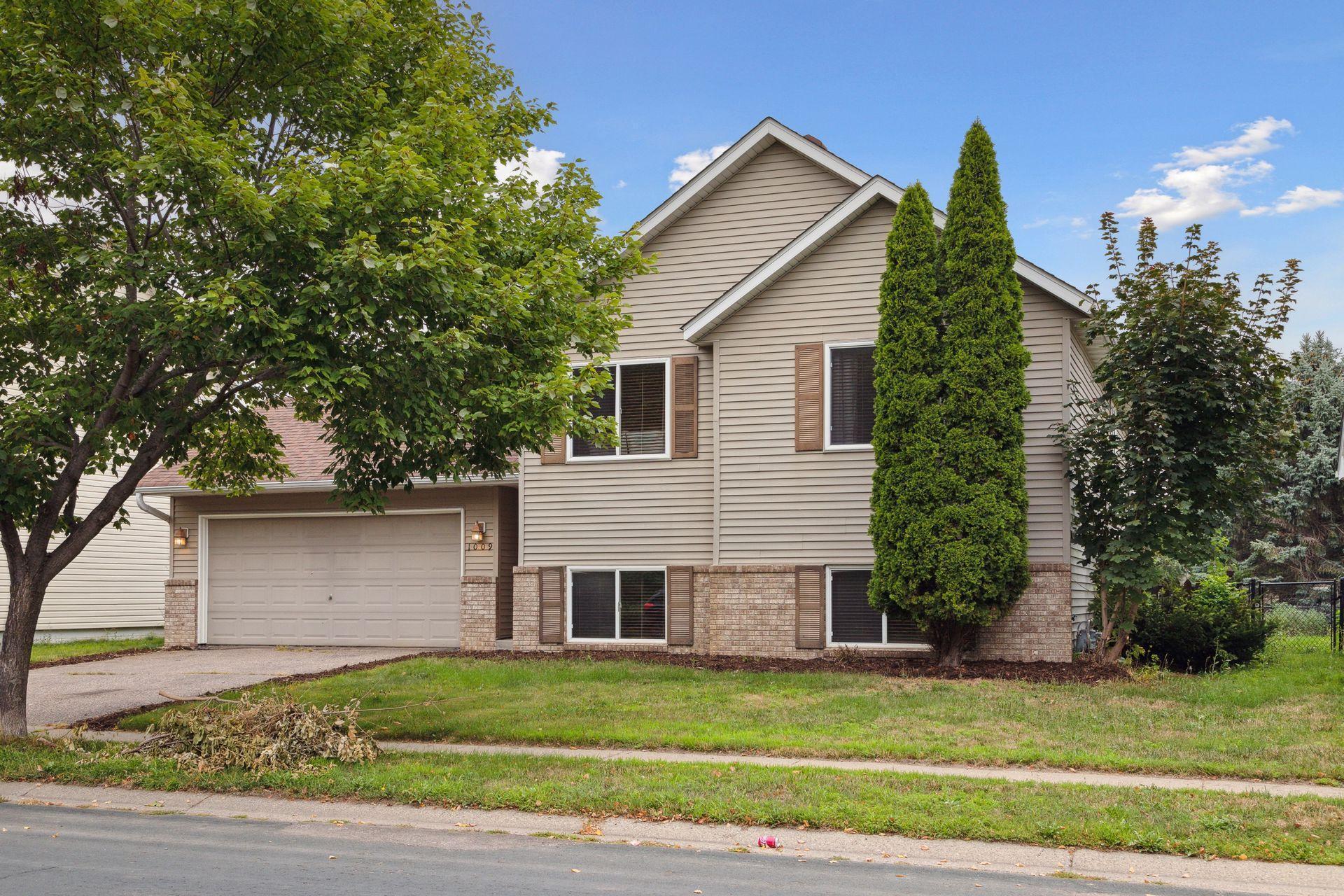 Property Photo:  1009 Larch Street  MN 55024 