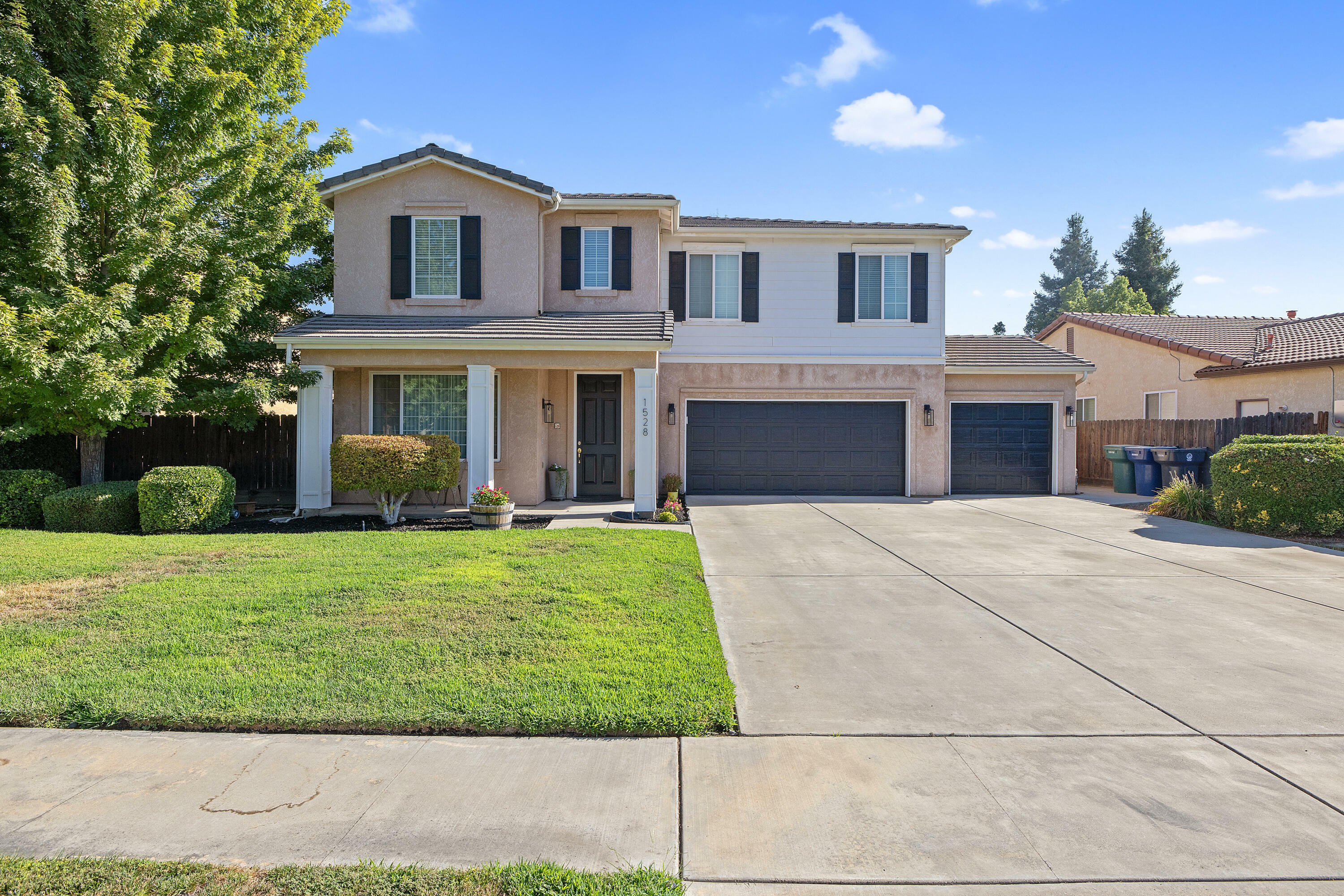 1528 Mirasson Avenue  Tulare CA 93274 photo