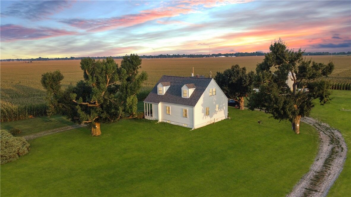 Property Photo:  3512 E County Road 900N  IL 61938 