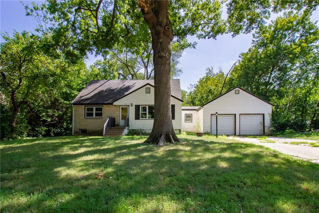 Property Photo:  1527 W 21st Terrace  KS 66046 