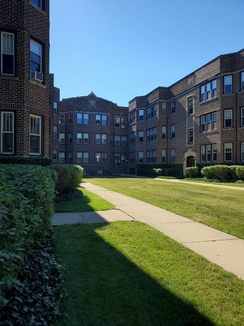 Property Photo: 2112 Sherman Avenue 2E IL 60201