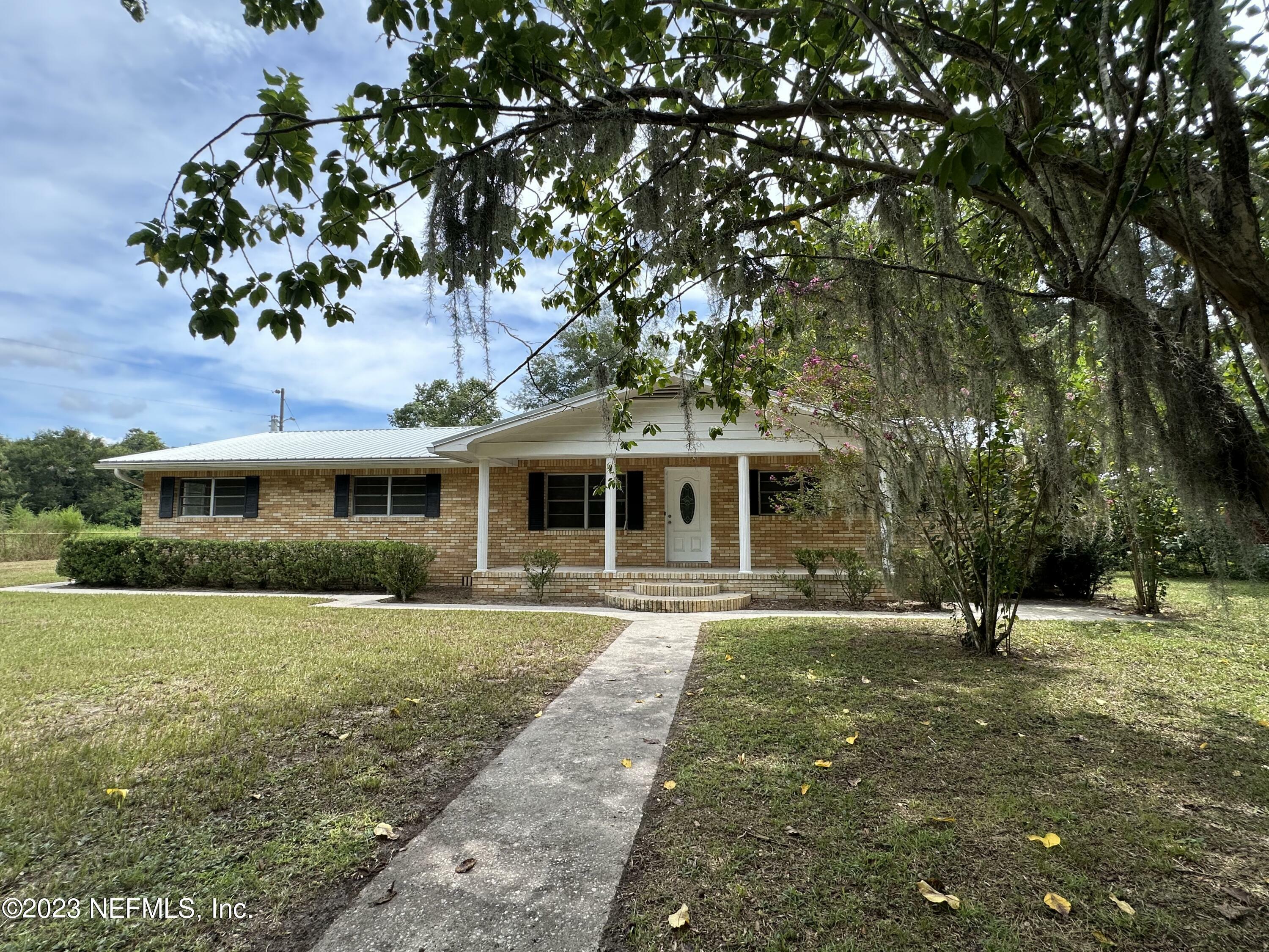 Property Photo: 500 W Peniel Rd FL 32177
