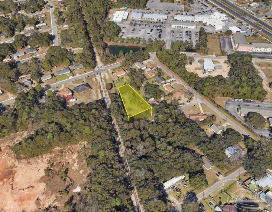 Property Photo:  862 Violet Ave  FL 32505 