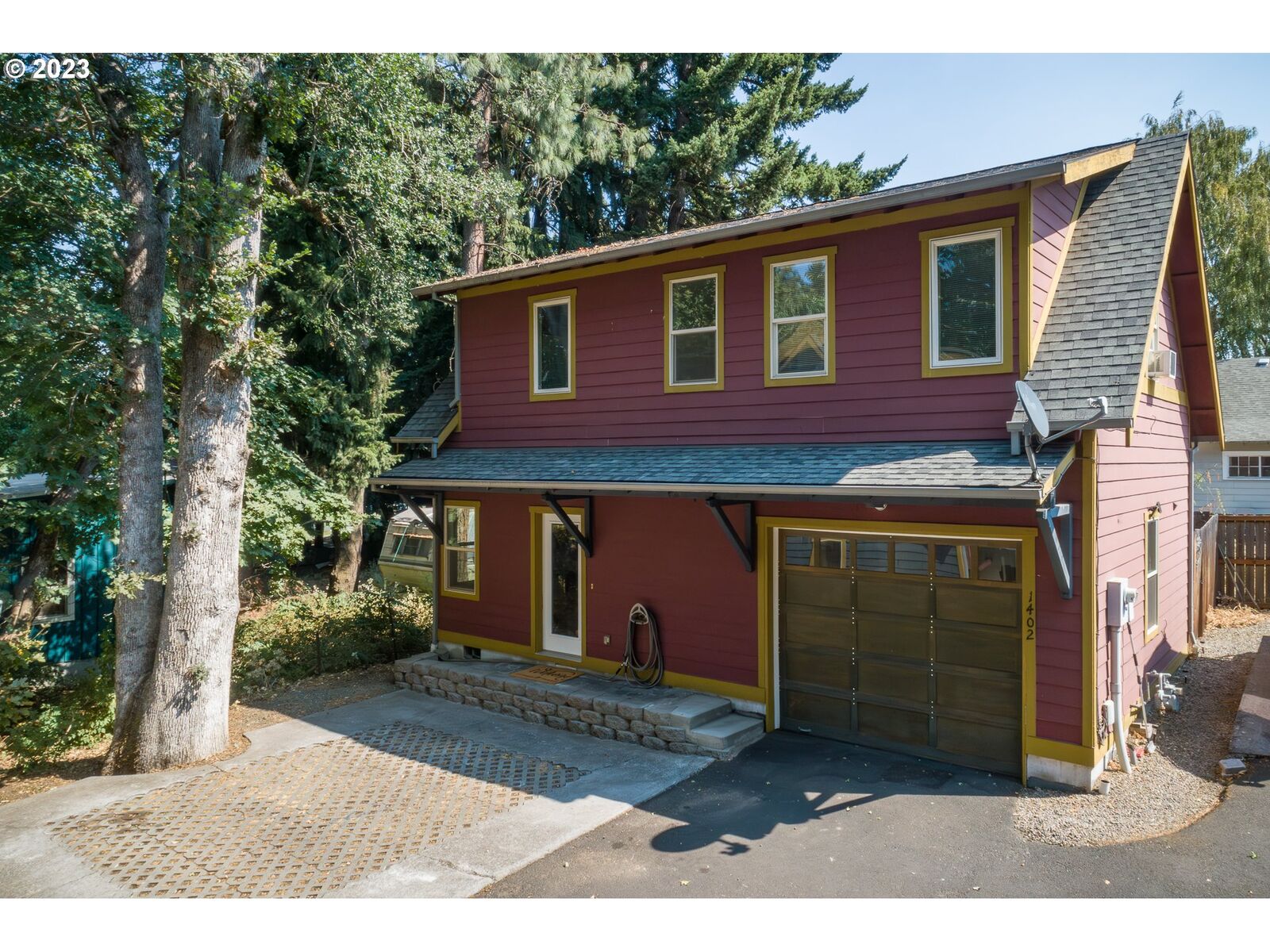 Property Photo:  1402 Cross Creek Ln  OR 97031 