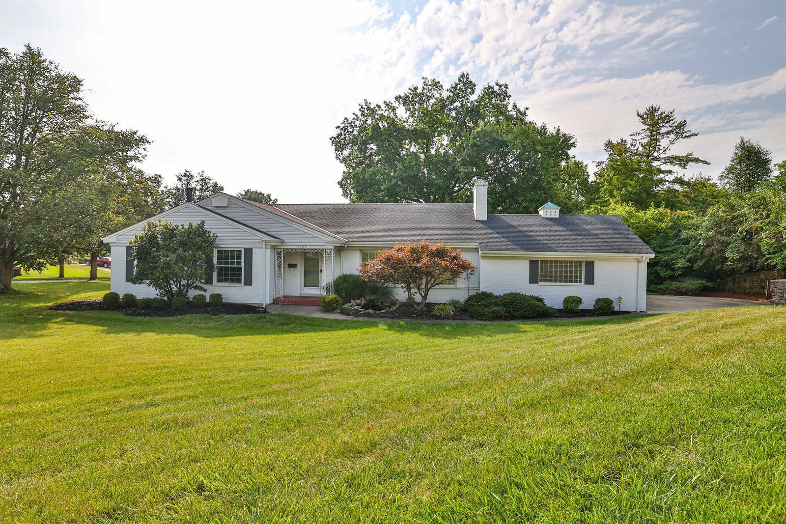 Property Photo: 2565 Fleetwood Avenue OH 45211