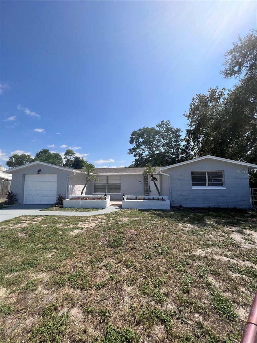 Property Photo:  2521 Ohio Place  FL 34691 