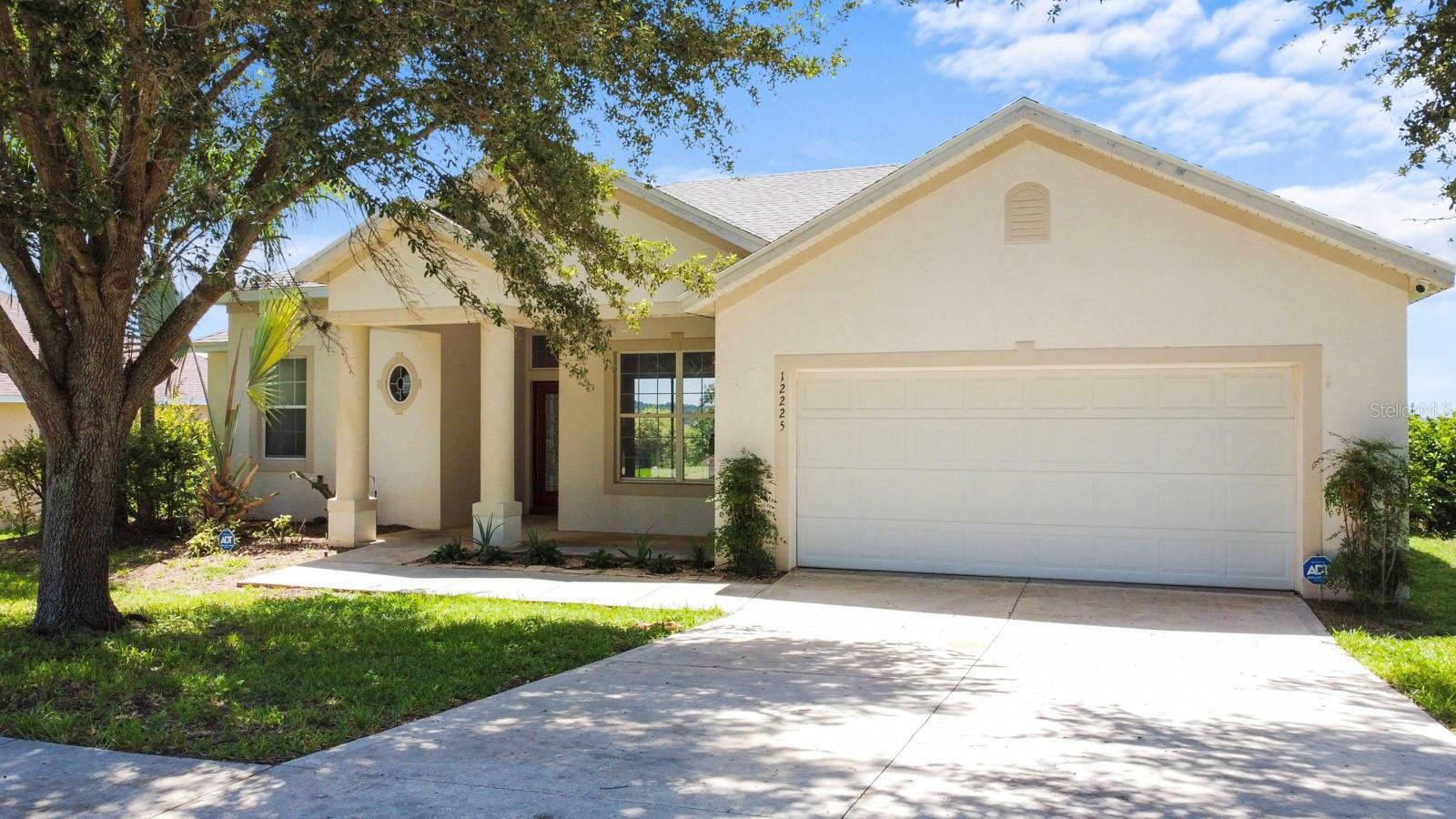 Property Photo:  12225 Still Meadow Drive  FL 34711 