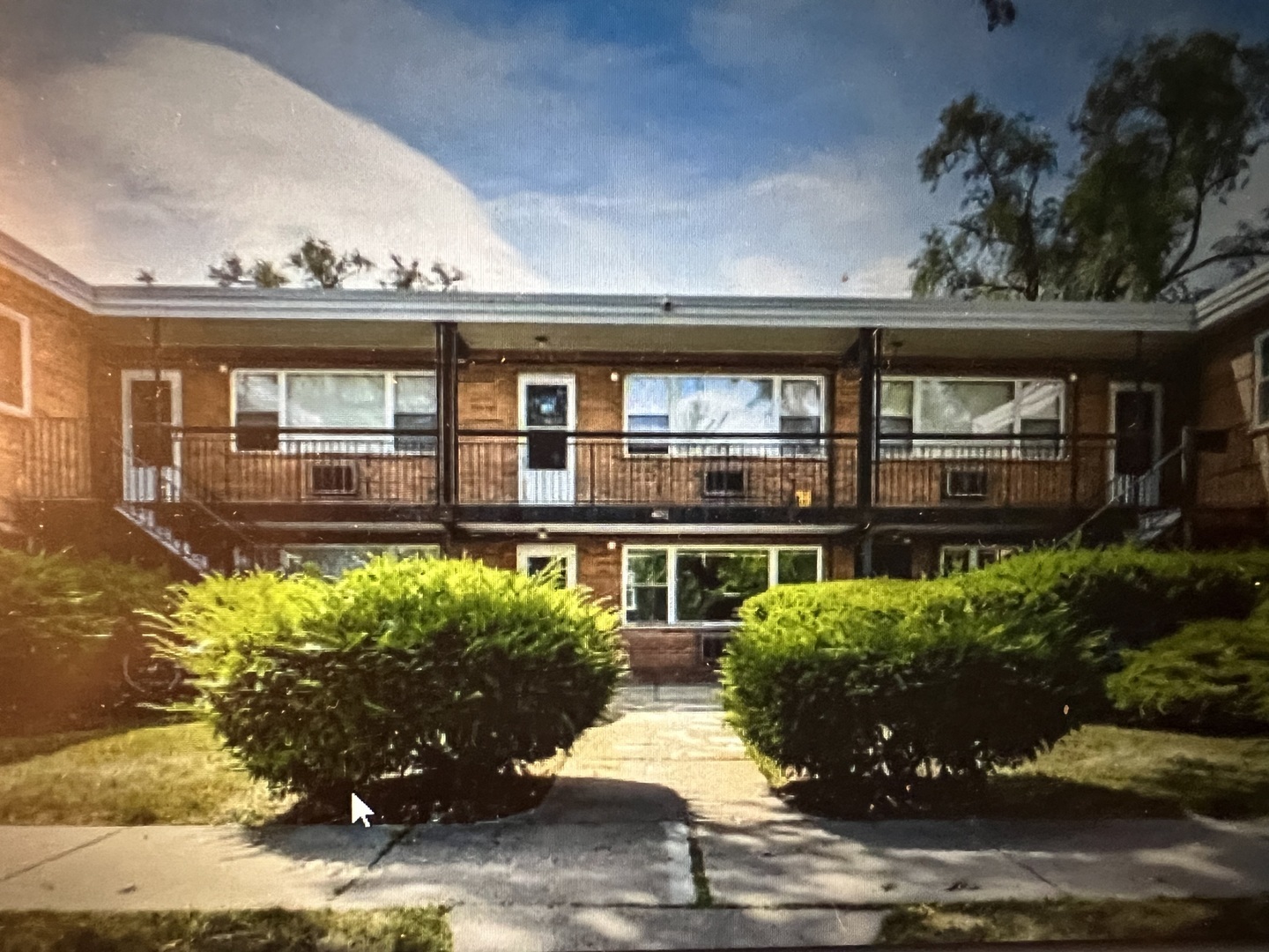 Property Photo: 405 Austin Street 5 IL 60515