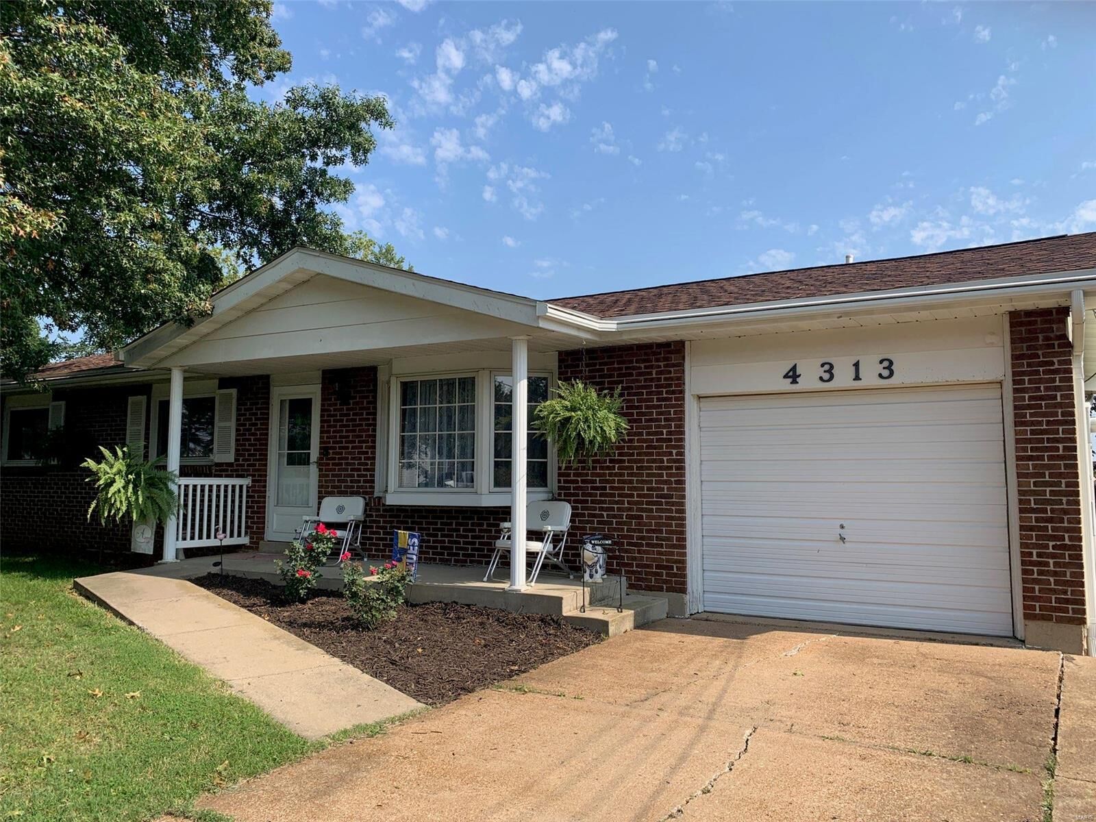 Property Photo: 4313 Kings Acres Drive MO 63049
