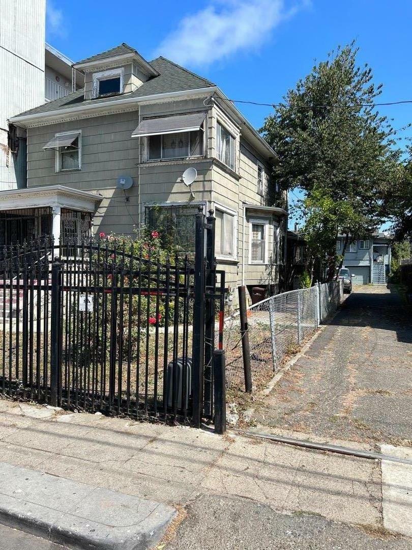 Property Photo: 3020 East 19th Street CA 94601