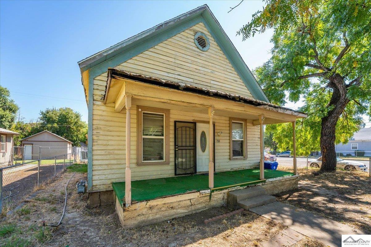 Property Photo:  708 Johnson Street  CA 96080 