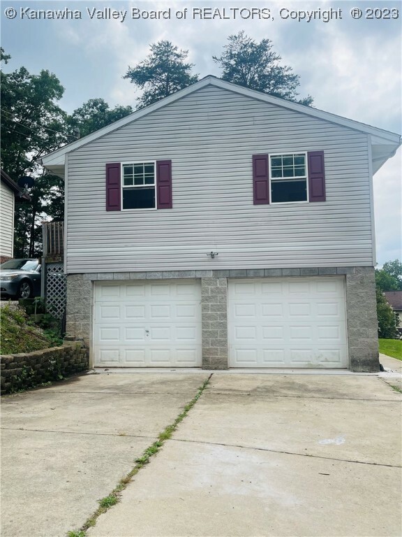 Property Photo: 5102 Emmanuel Drive WV 25313