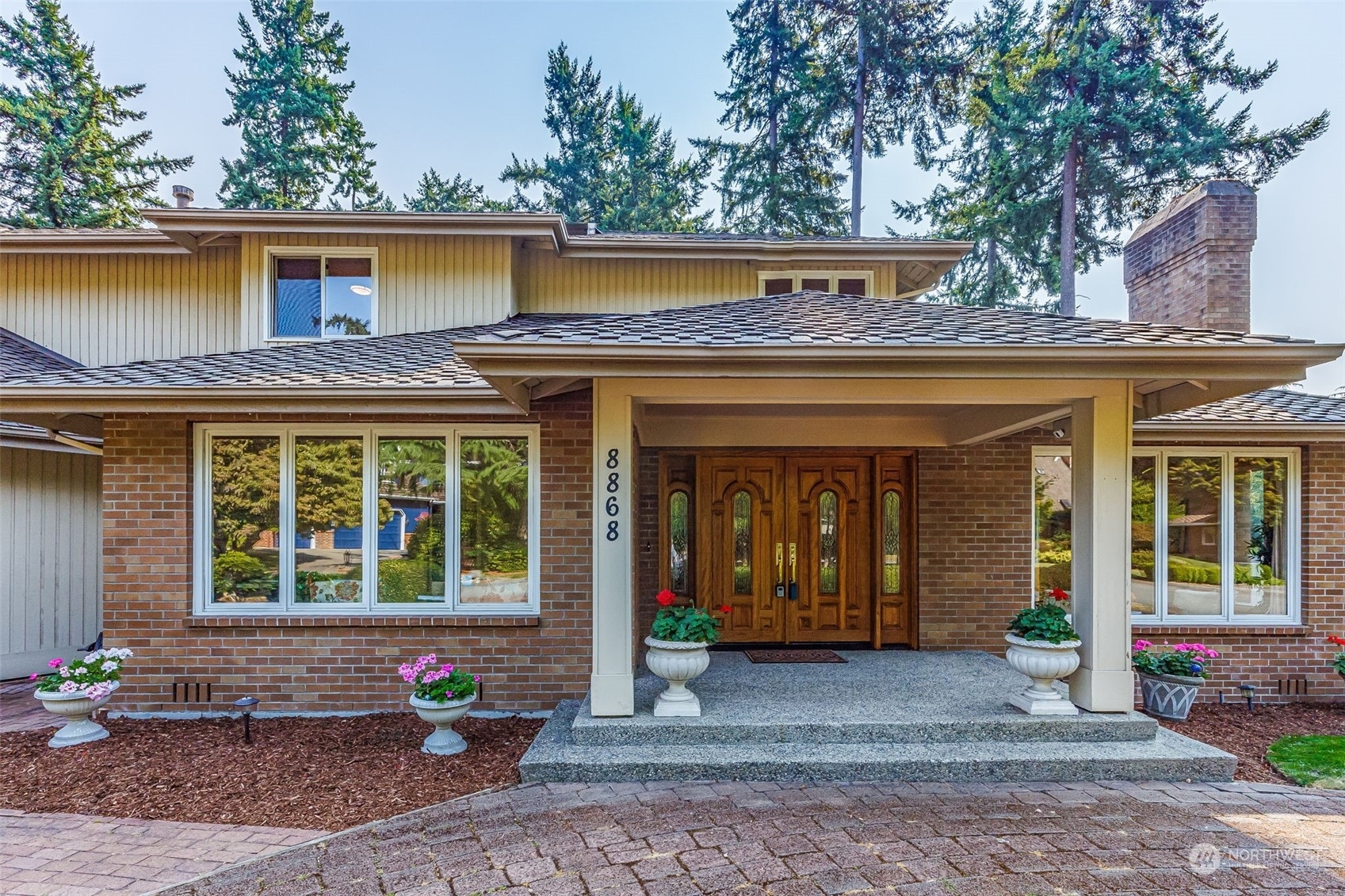 Property Photo: 8868 SE 74th Place WA 98040