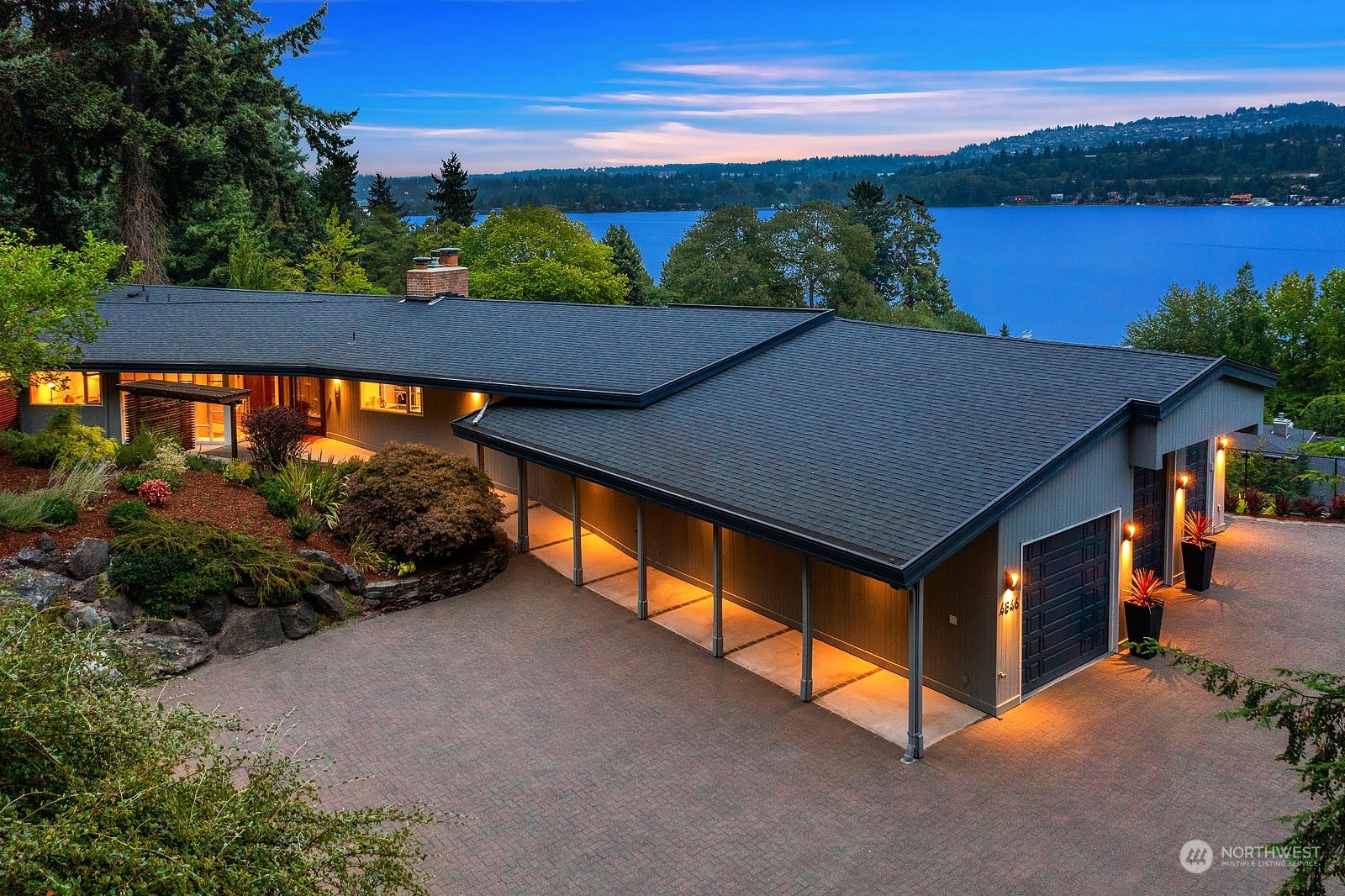 Property Photo: 4846 E Mercer Way WA 98040