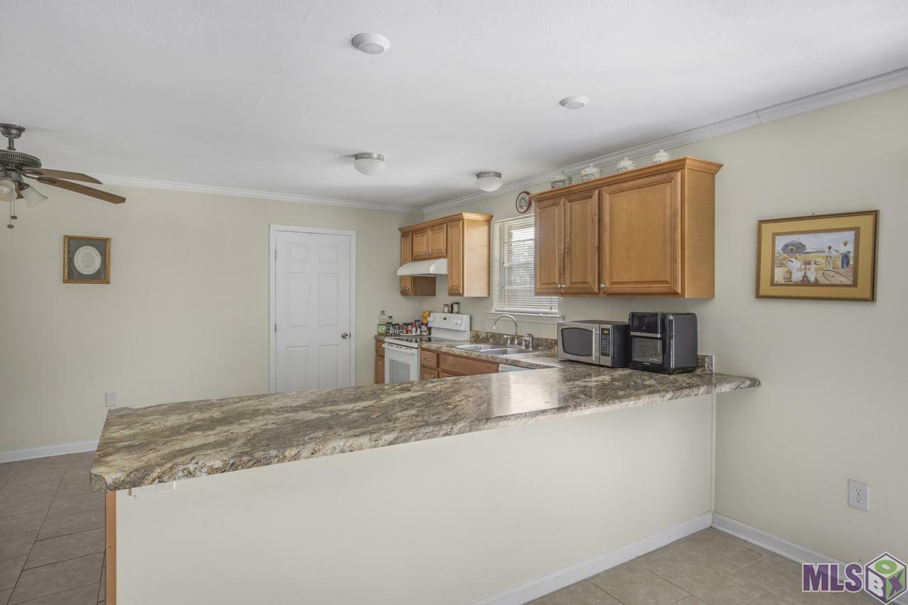 Property Photo: 11178 Bellarbor Dr LA 70815
