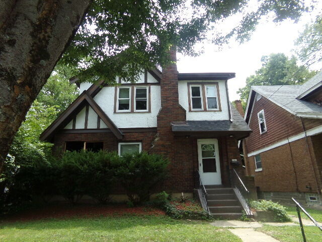 Property Photo: 1321 Ryland Ave OH 45237