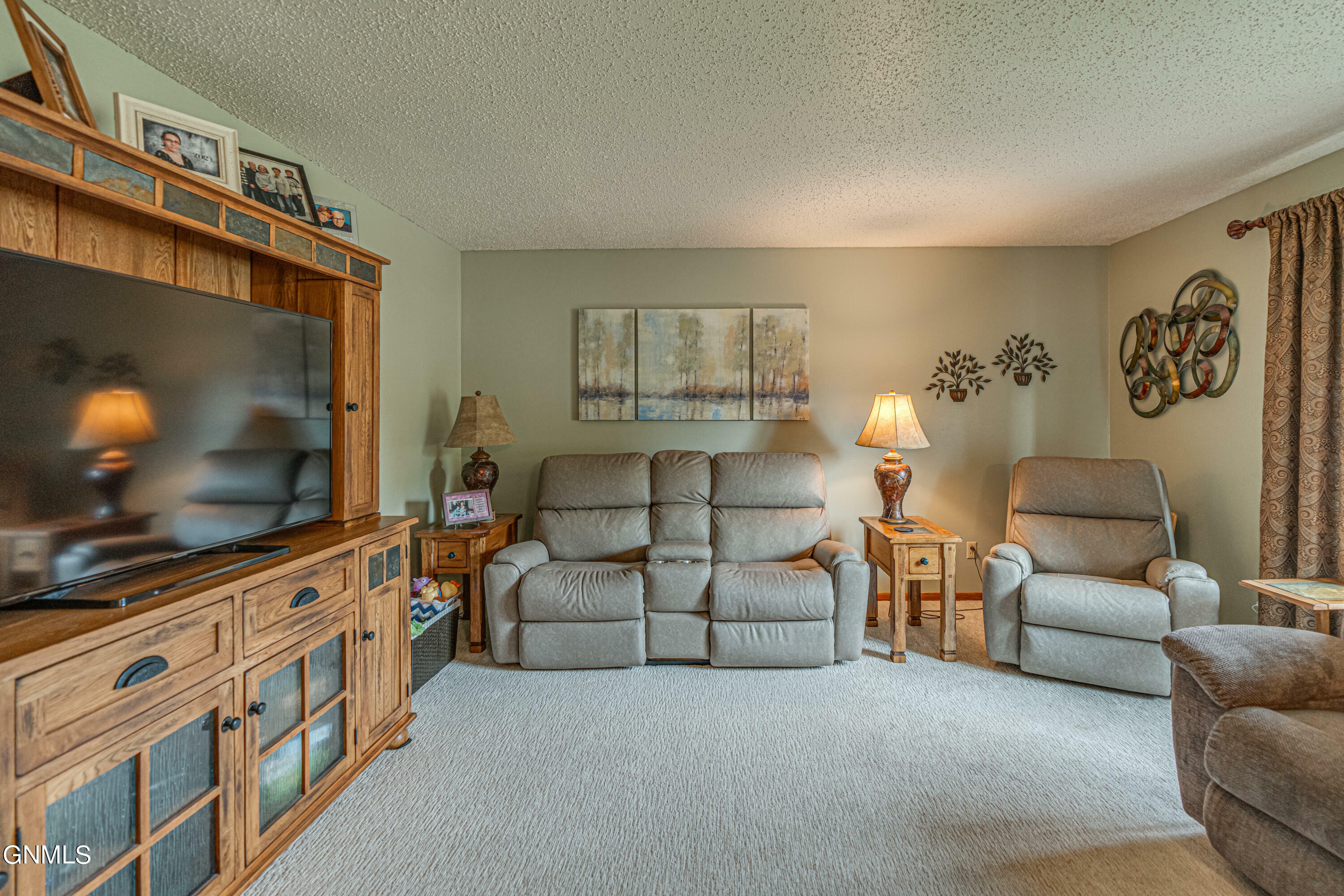 Property Photo: 1610 Omaha Drive ND 58504