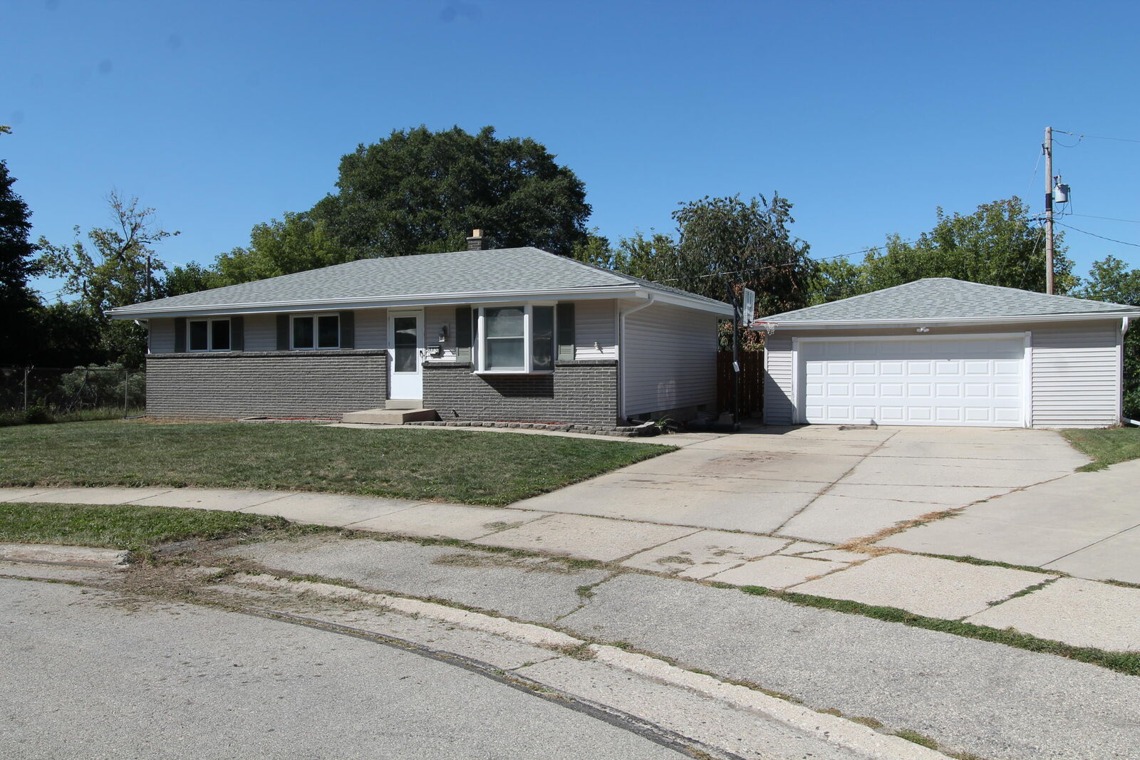 Property Photo:  1340 Gertrude St  WI 53186 