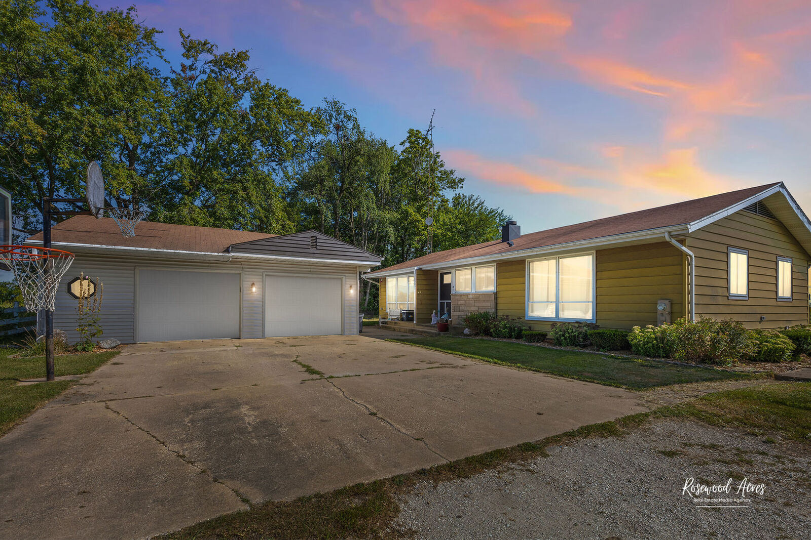 Property Photo:  150 E North Street  IL 60969 