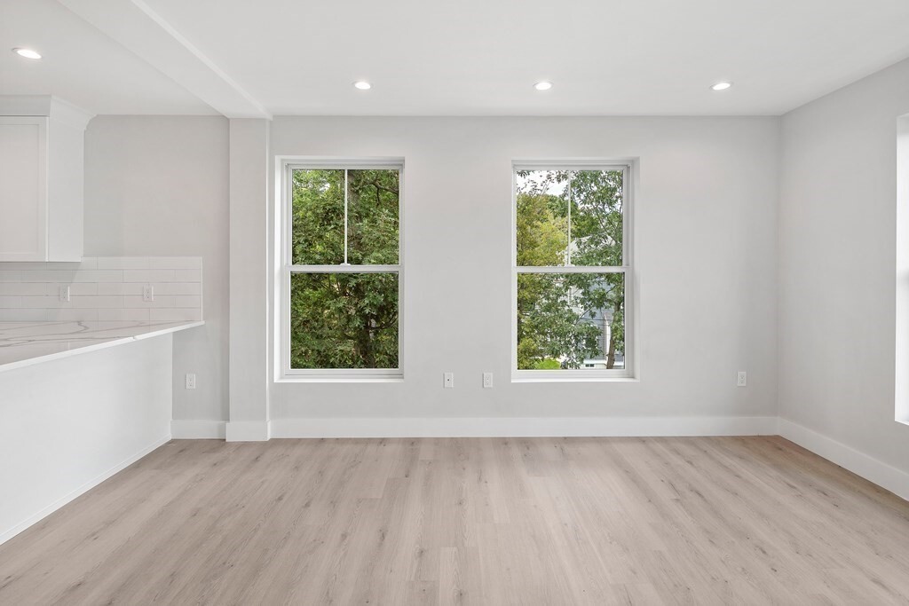 Property Photo: 186 Bedford St 212 MA 02420