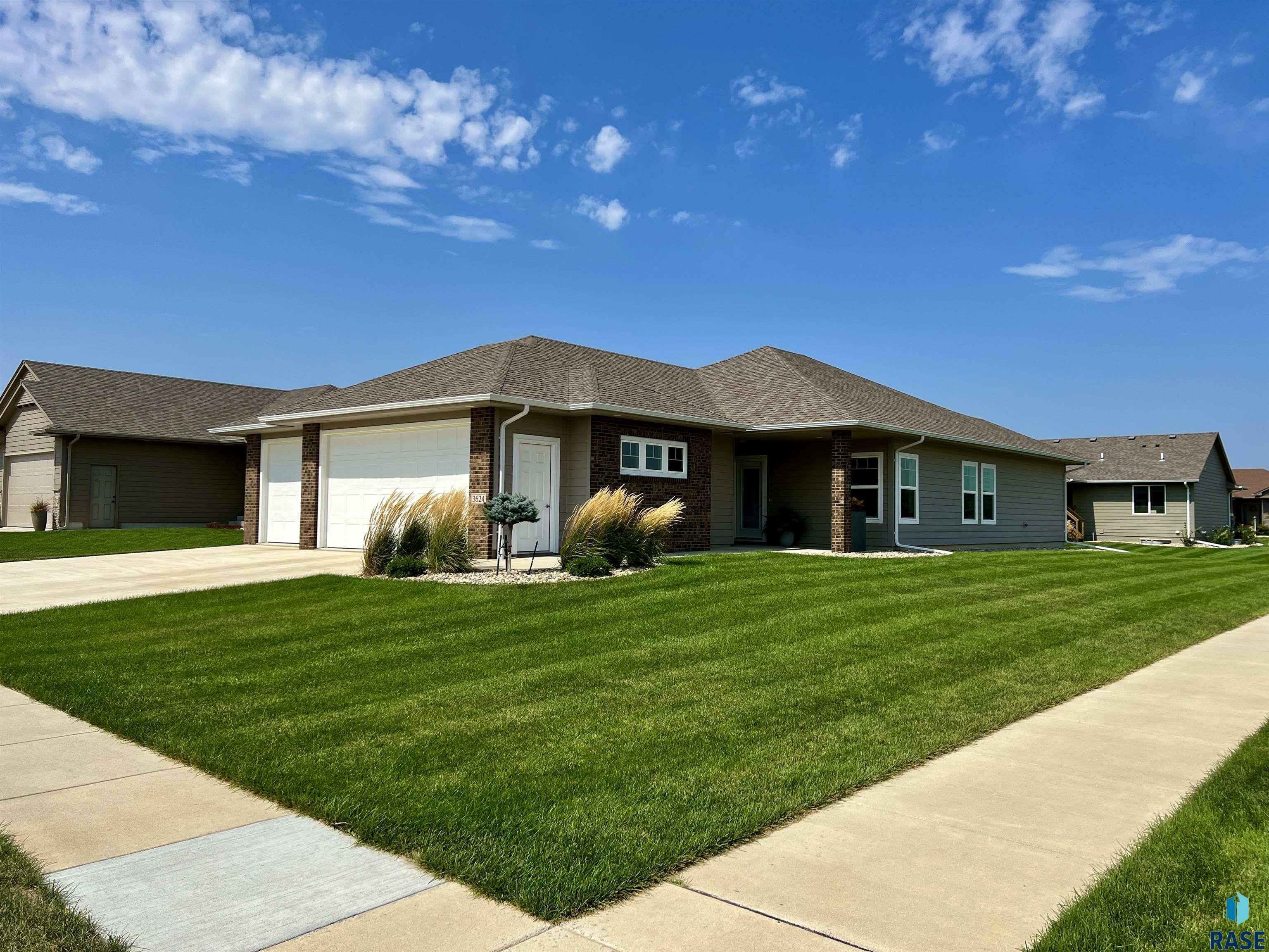 Property Photo:  3624 E Prairie Wind St  SD 57108 