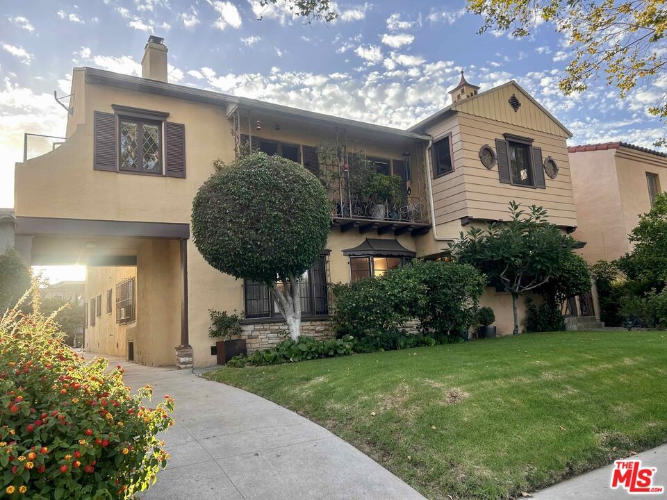 Property Photo:  361  N Mansfield Ave  CA 90036 