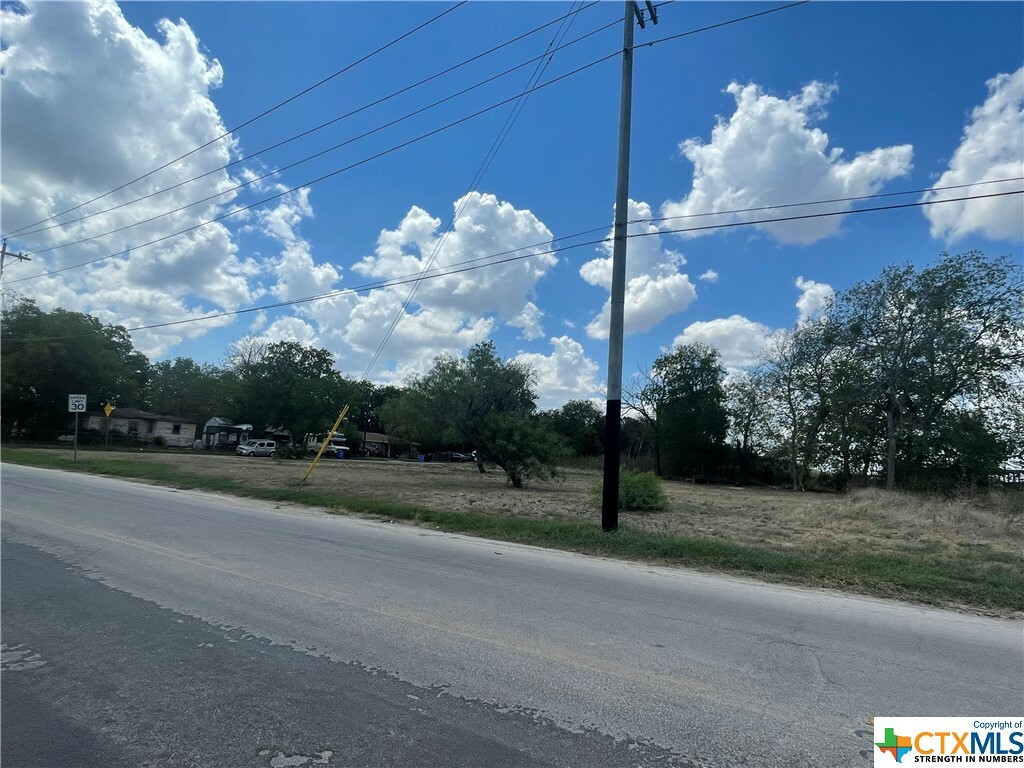 Property Photo:  6 N Guadalupe Street  TX 78155 