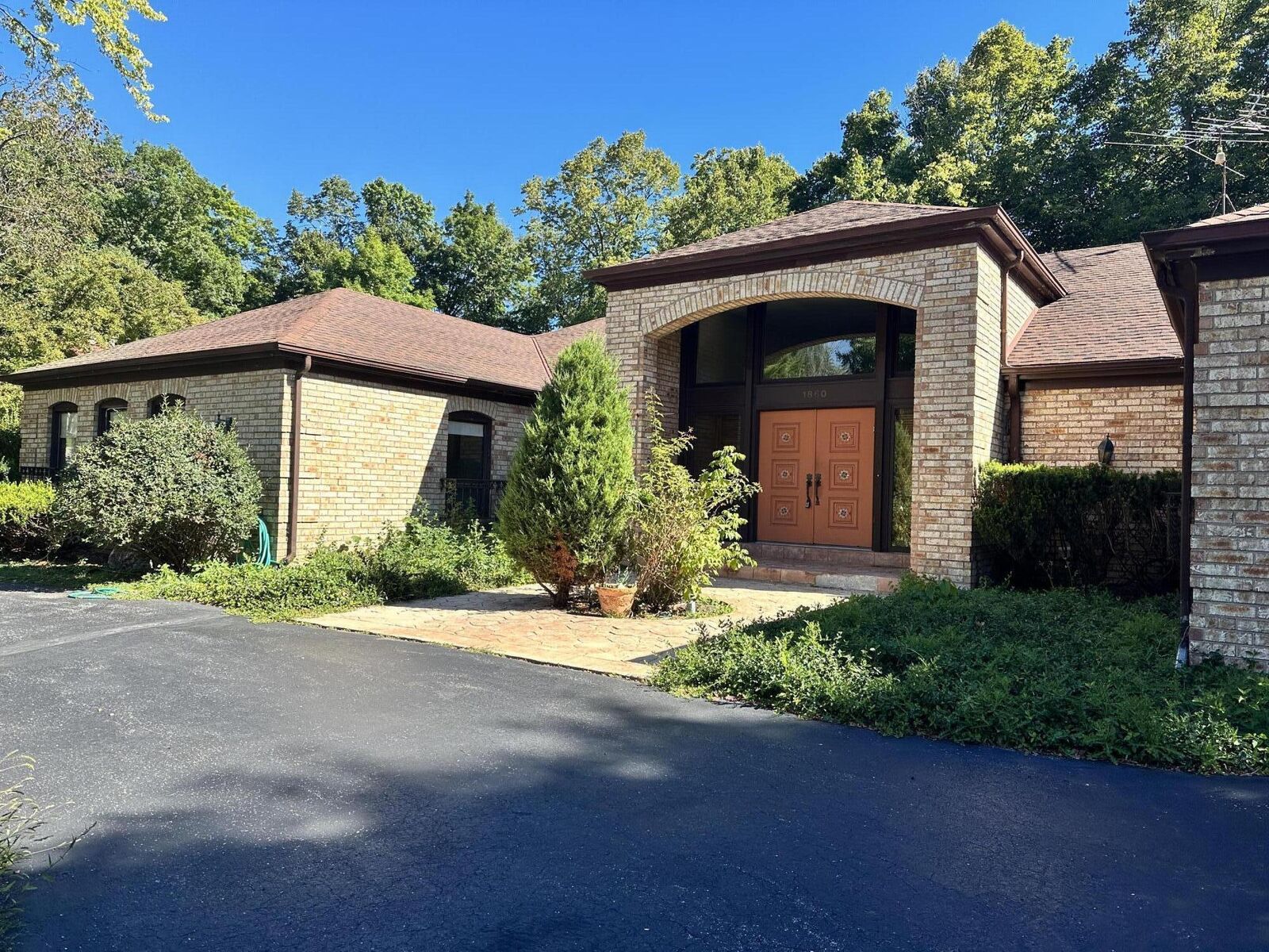 Property Photo:  1860 W Woodbury Ln  WI 53209 