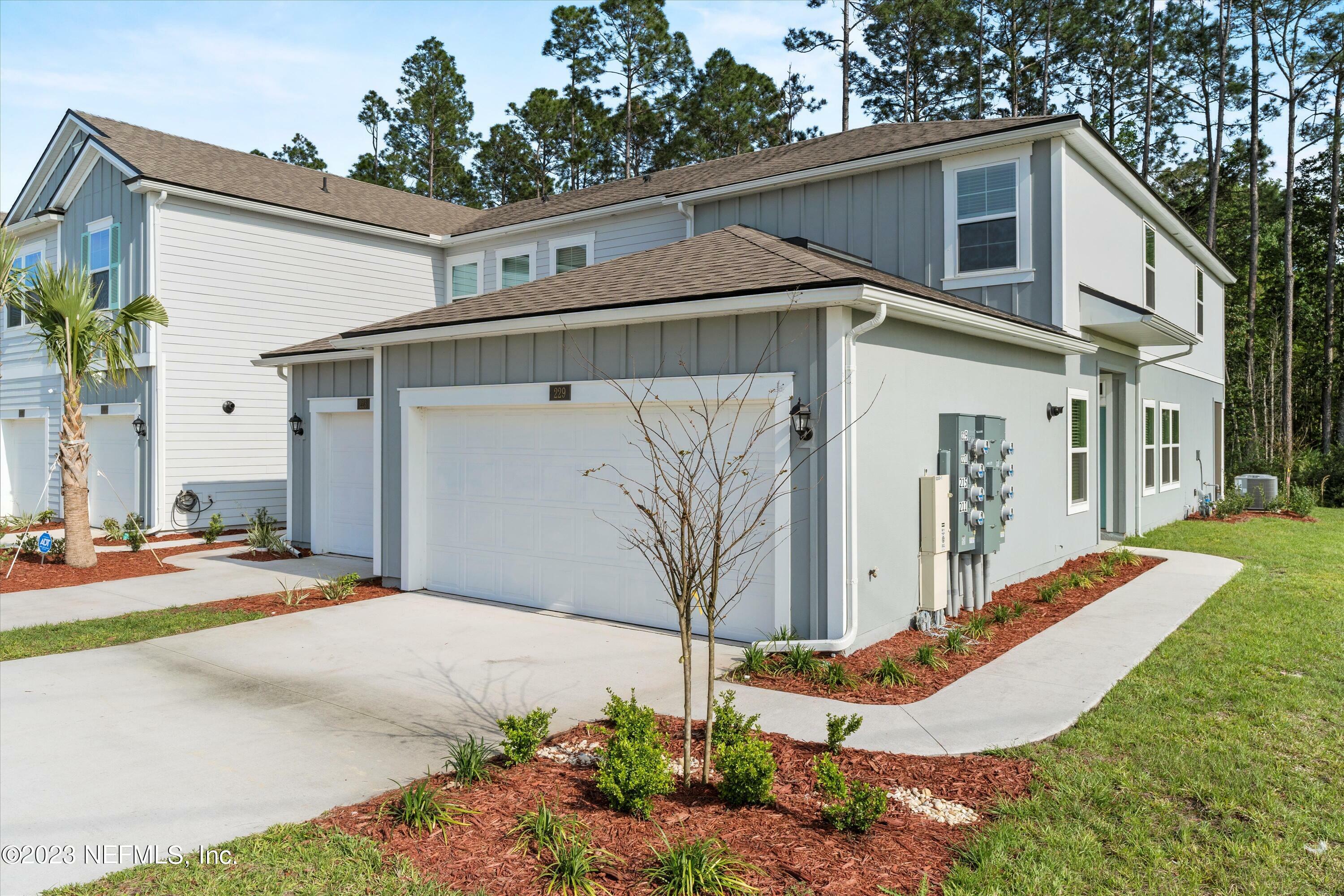 Property Photo: 229 Coastline Way FL 32092
