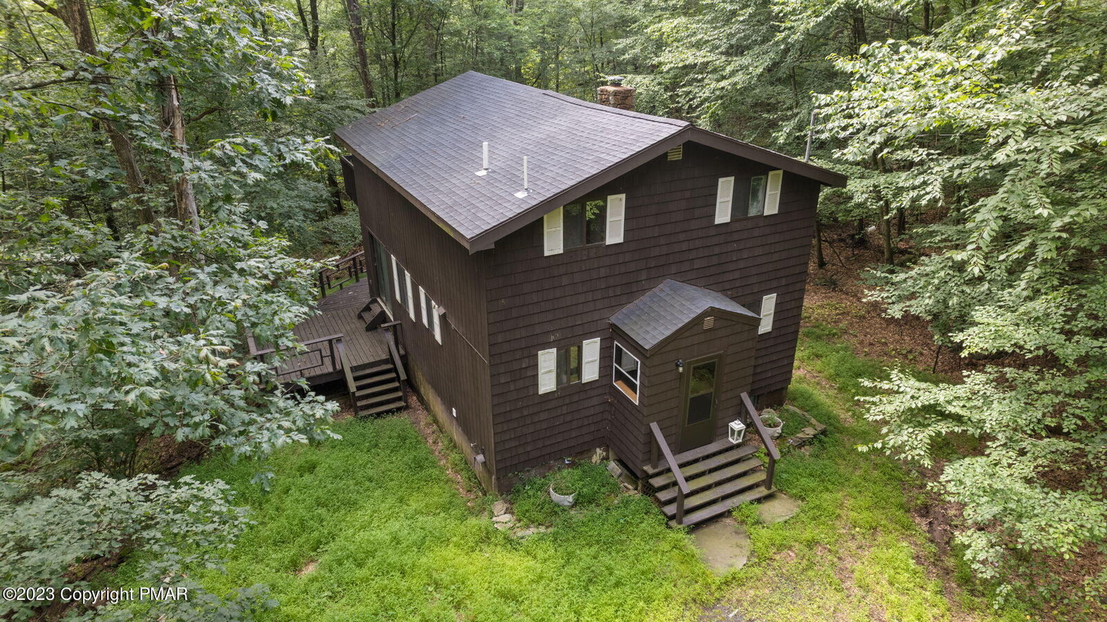 Property Photo:  162 Spring Run Drive  PA 18326 