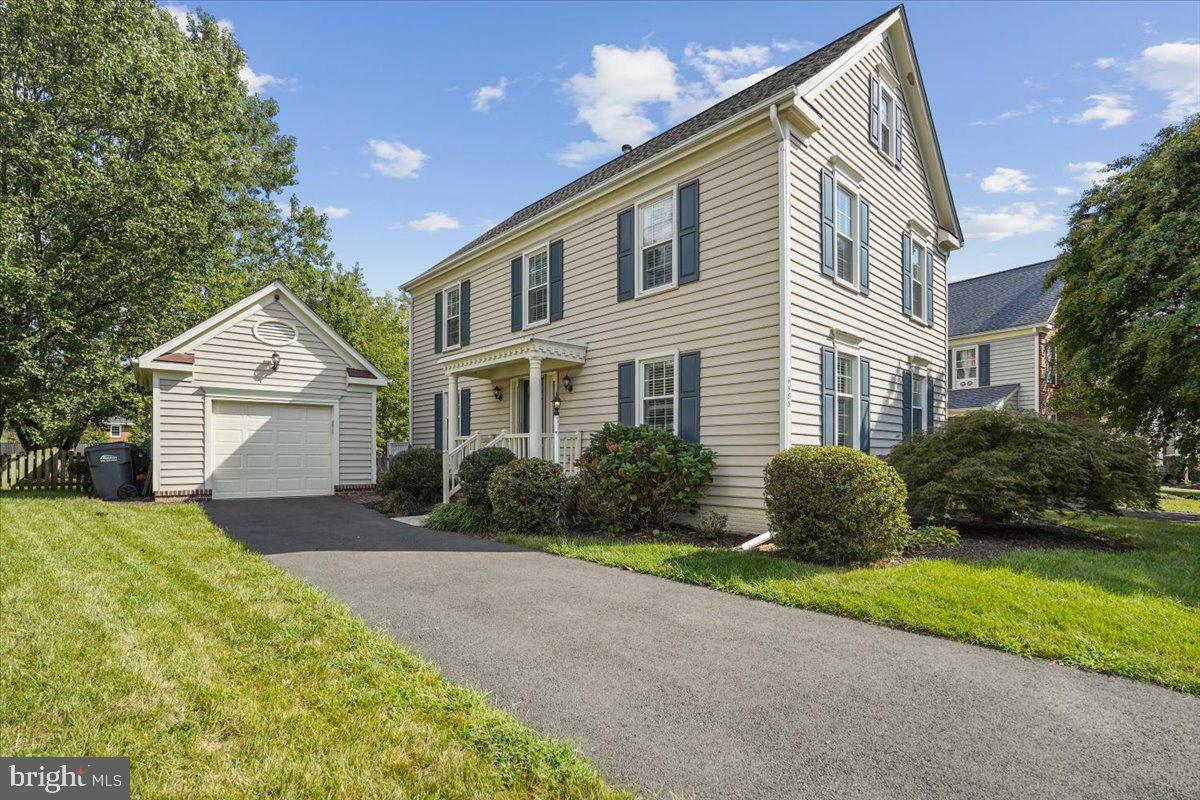 Property Photo:  6585 Forsythia Street  VA 22150 