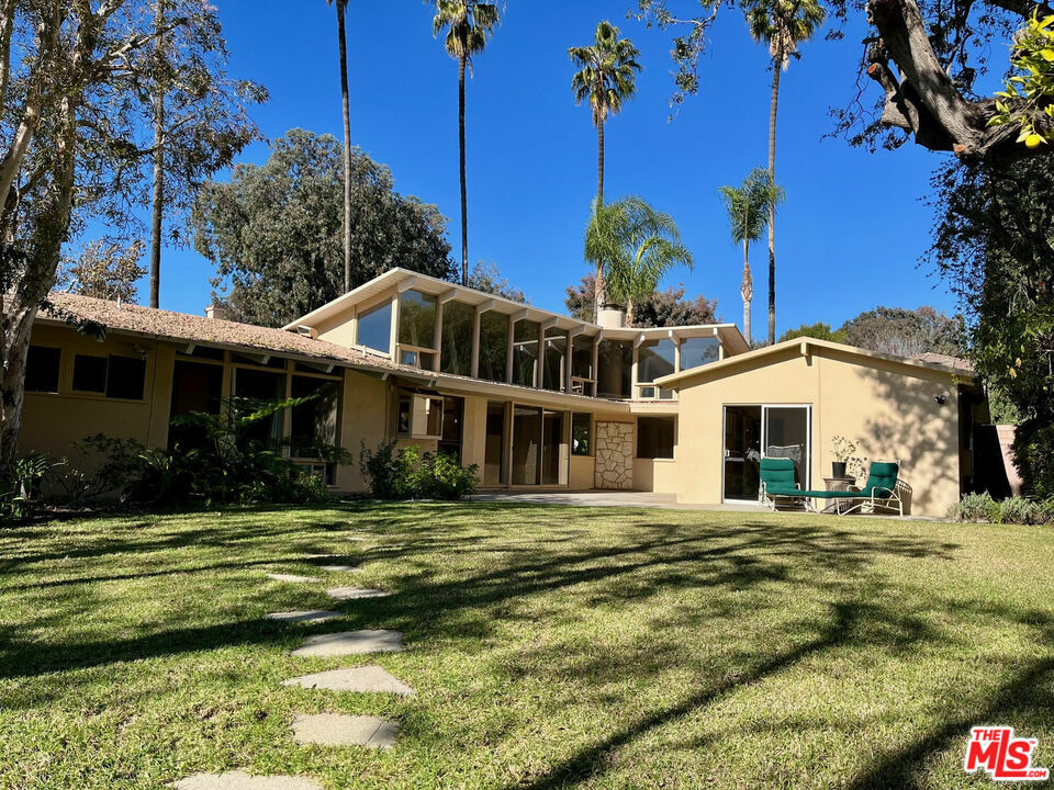 Property Photo: 3142 Queensbury Dr CA 90064