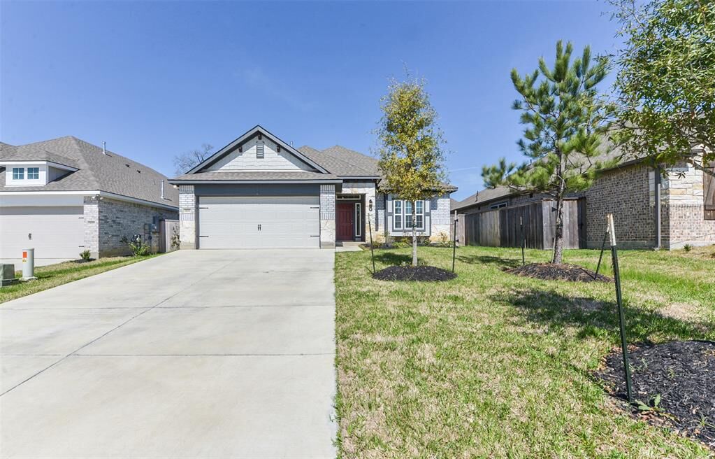Property Photo:  3011 Stonebriar Court  TX 77301 
