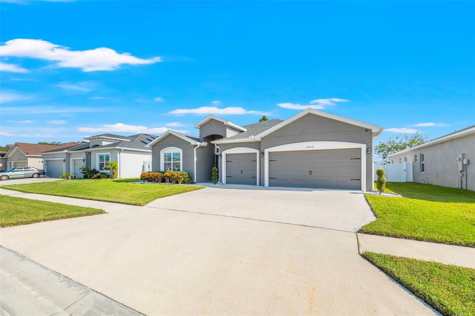 Property Photo: 35012 Long Island Court FL 33541