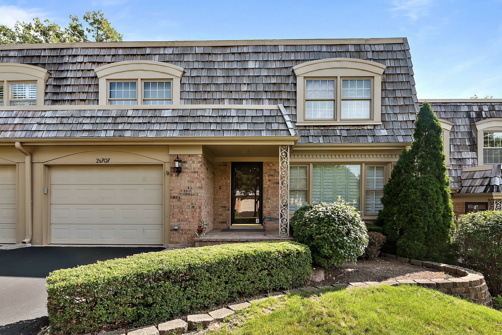 Property Photo:  2S707 Avenue Normandy West  IL 60523 