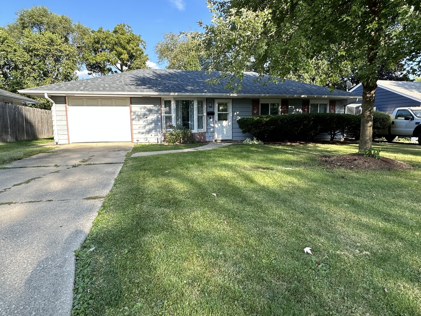Property Photo:  1129 N Russell Avenue  IL 60506 
