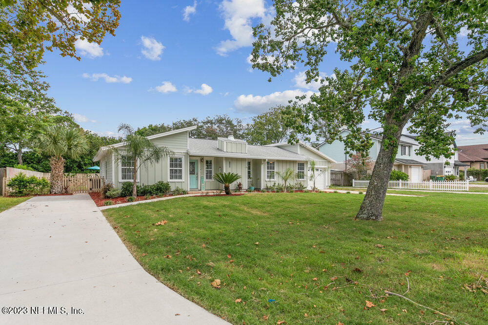 Property Photo:  1121 N 11th Street  FL 32250 