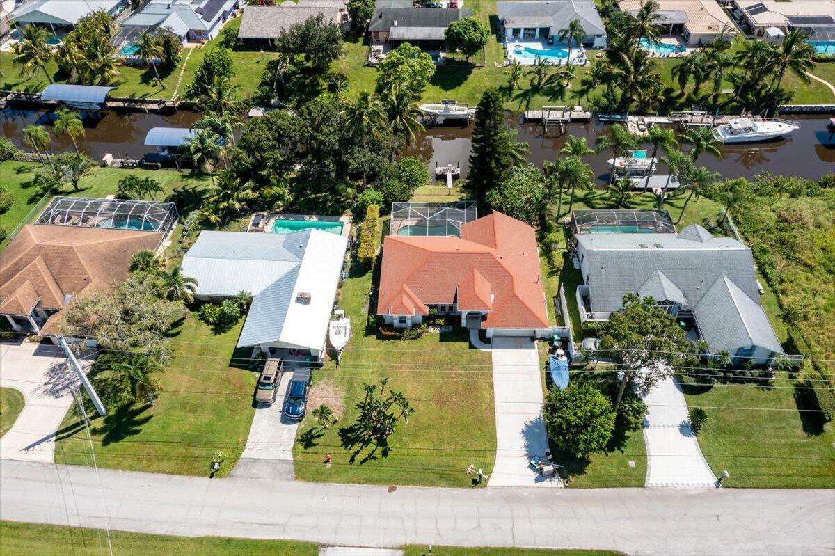 Property Photo: 652 SE Seahouse Drive FL 34983