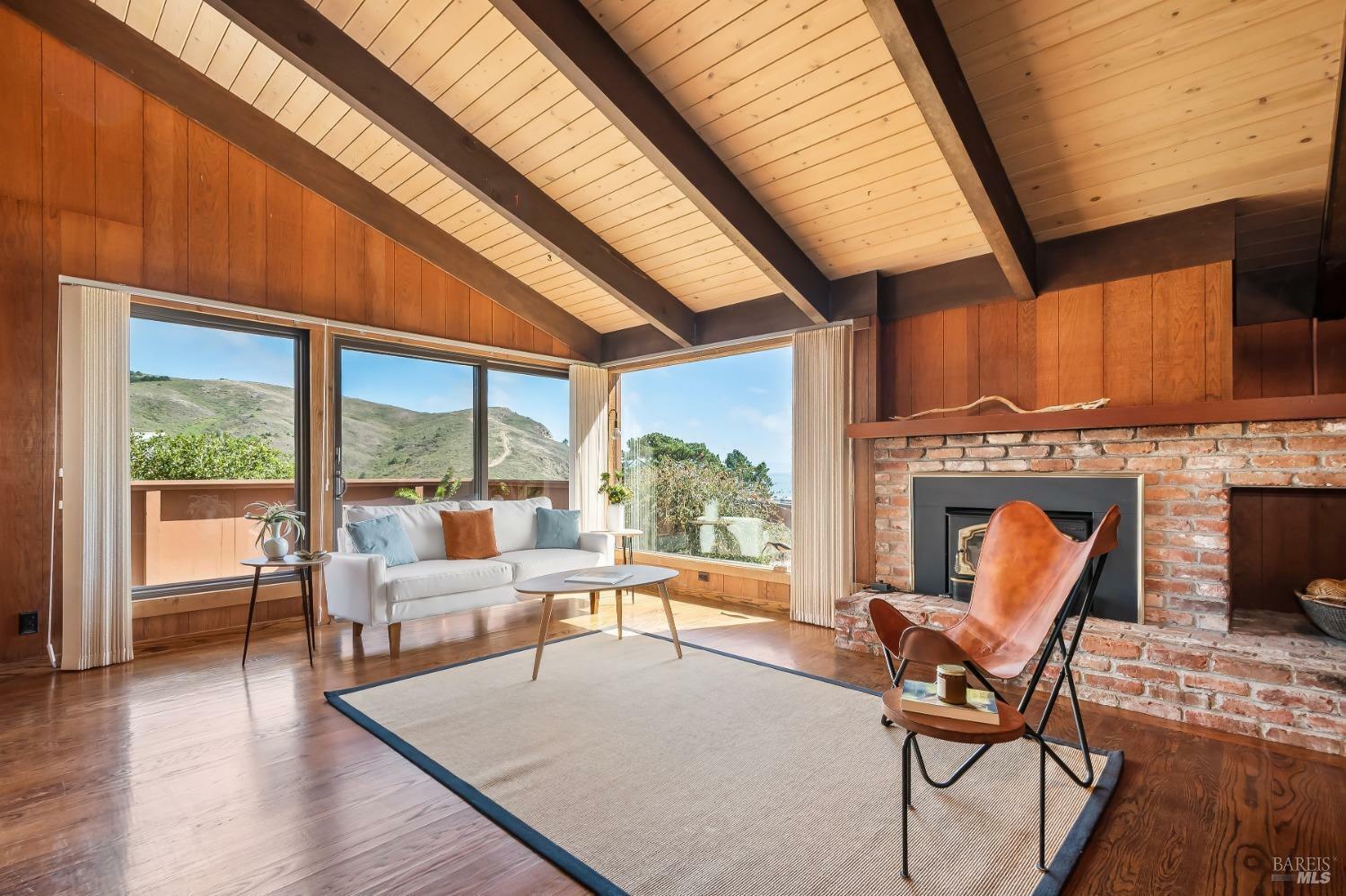 Property Photo: 2 White Way CA 94965