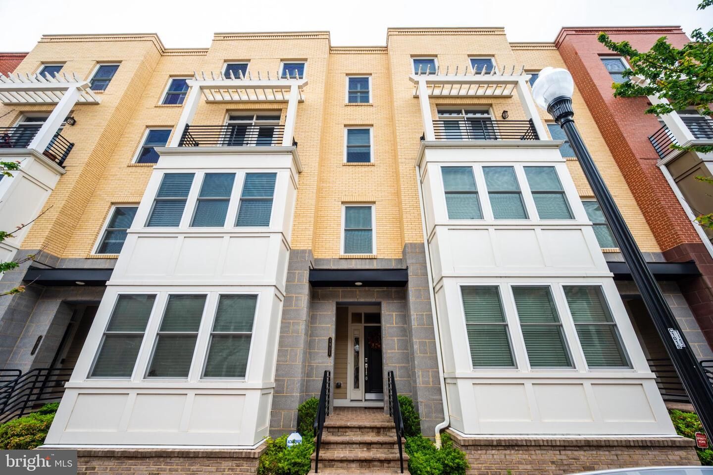 Property Photo:  1911 Main Line Boulevard 102  VA 22301 