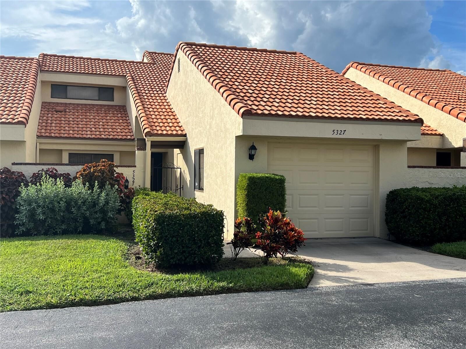 Property Photo: 5327 Huntingwood Court 55 FL 34235