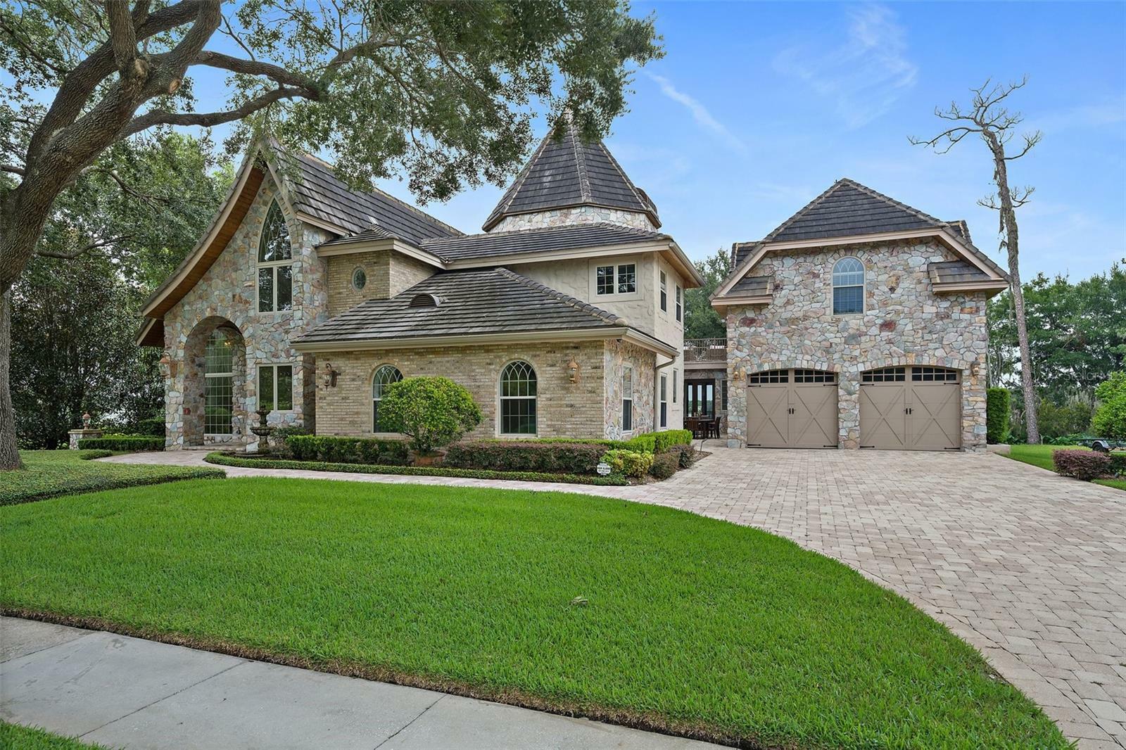Property Photo: 8649 Amber Oak Ct FL 32817