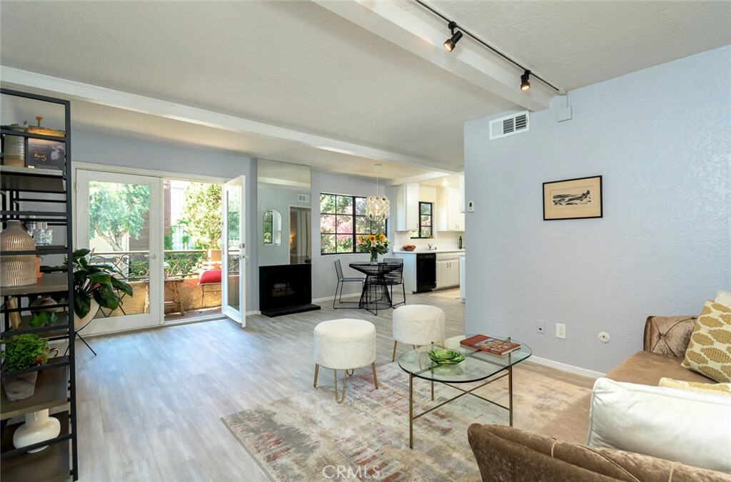 14161 Riverside Drive 1  Sherman Oaks CA 91423 photo