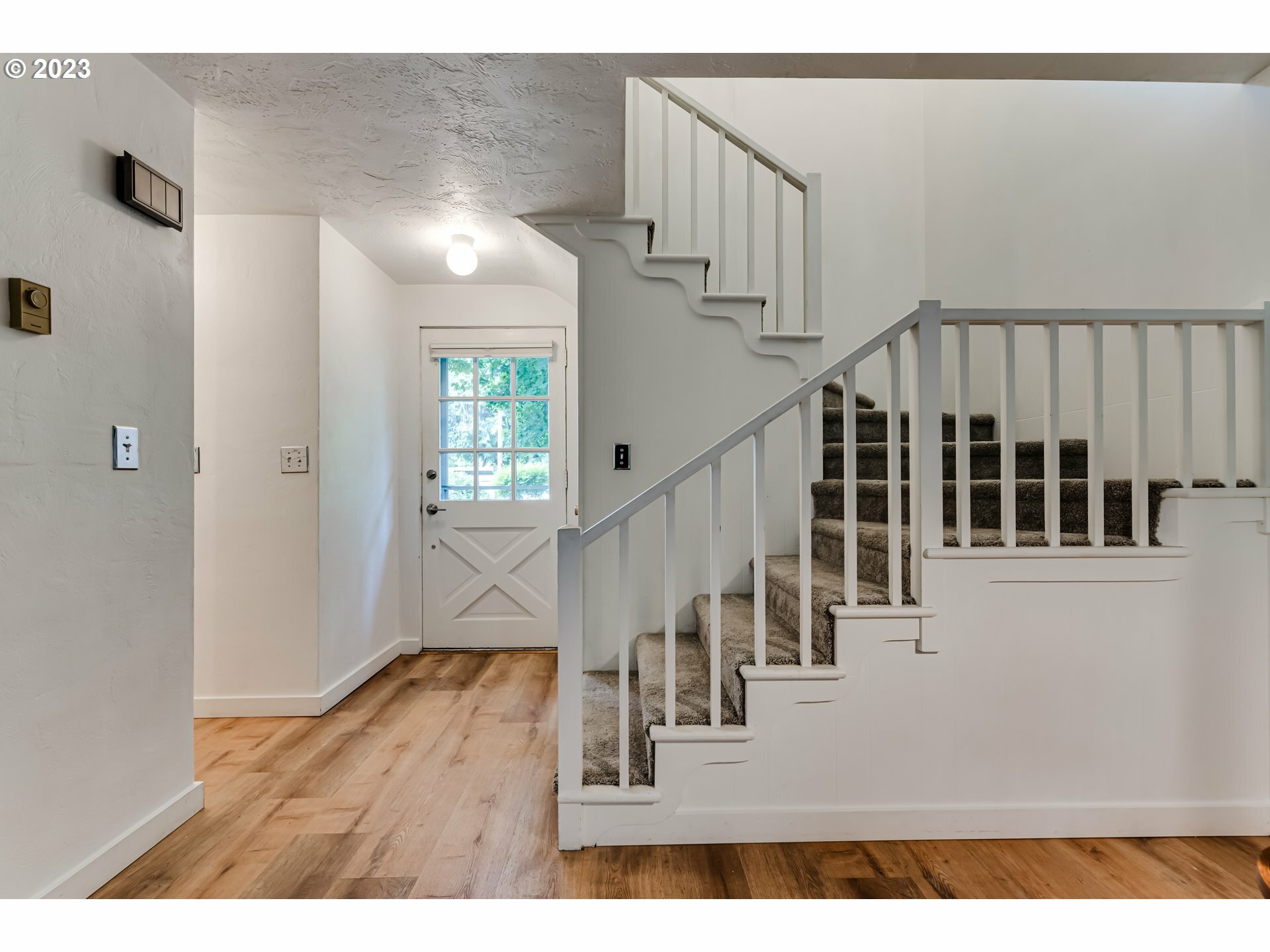 Property Photo: 599 Coburg Rd 2B OR 97401