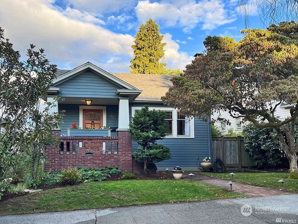 Property Photo:  7534 18th Avenue NE  WA 98115 